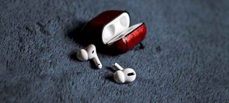 Apple AirPods Pro Noise Cancelling Headphones