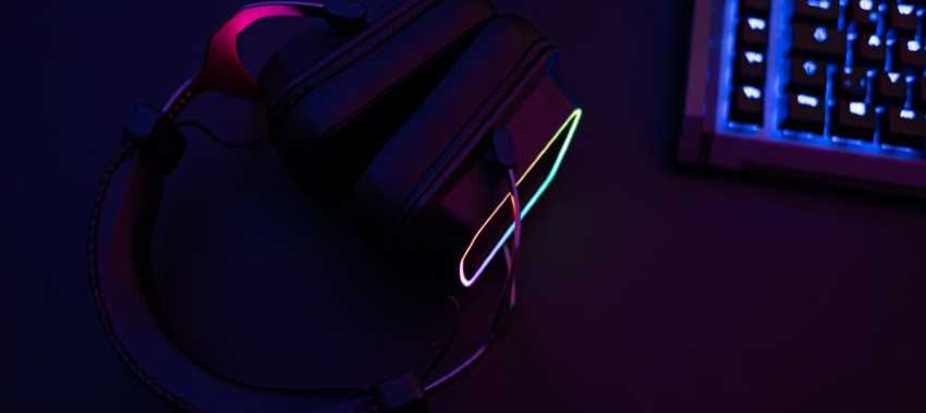 How are Dynamic Headphones Classified